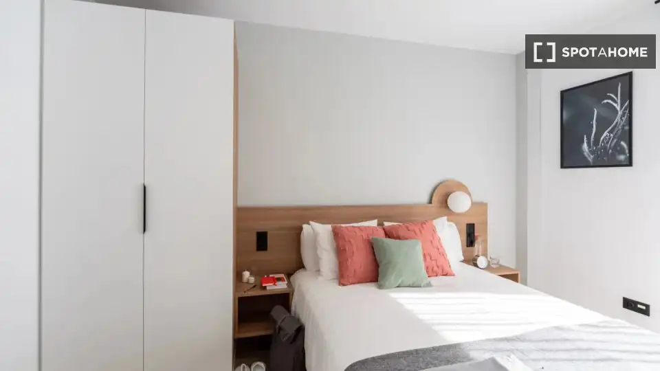 Bedroom of Flat for rent in San Sebastián de los Reyes  with Air Conditioner, Heating and Furnished