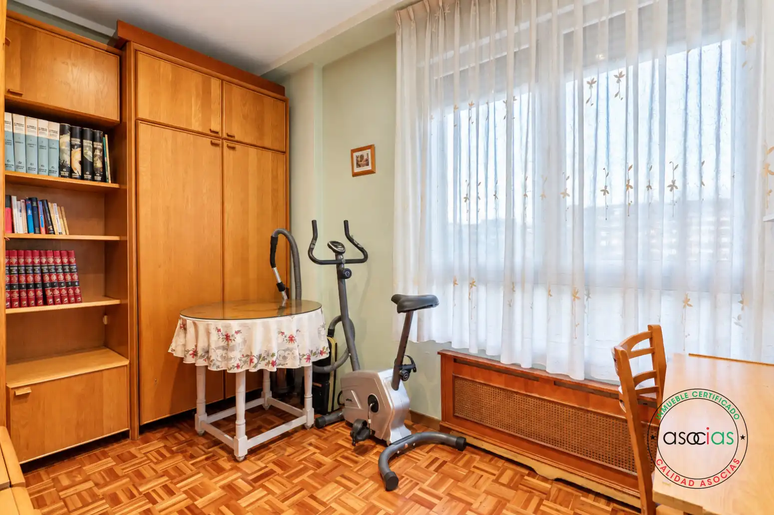 Habitación de Piso en venta en Gijón  con Calefacción, Parquet y Amueblado