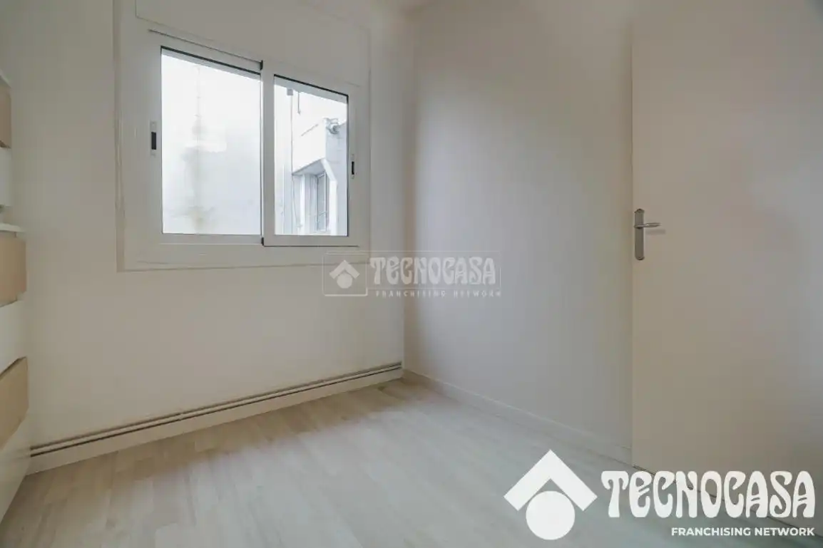 Habitación de Piso en venta en Badalona con Calefacción y Balcón