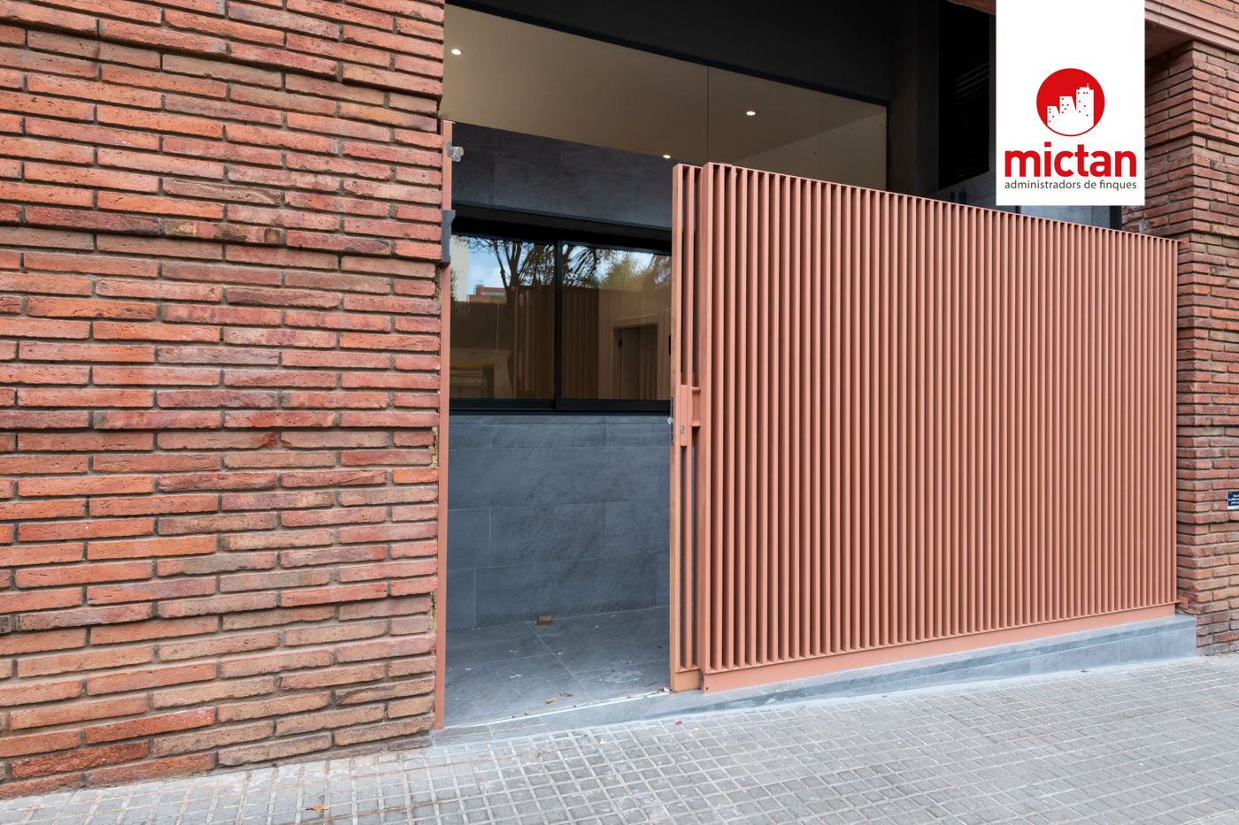 Exterior view of Planta baja to rent in Sant Just Desvern  with Air Conditioner, Heating and Parquet flooring