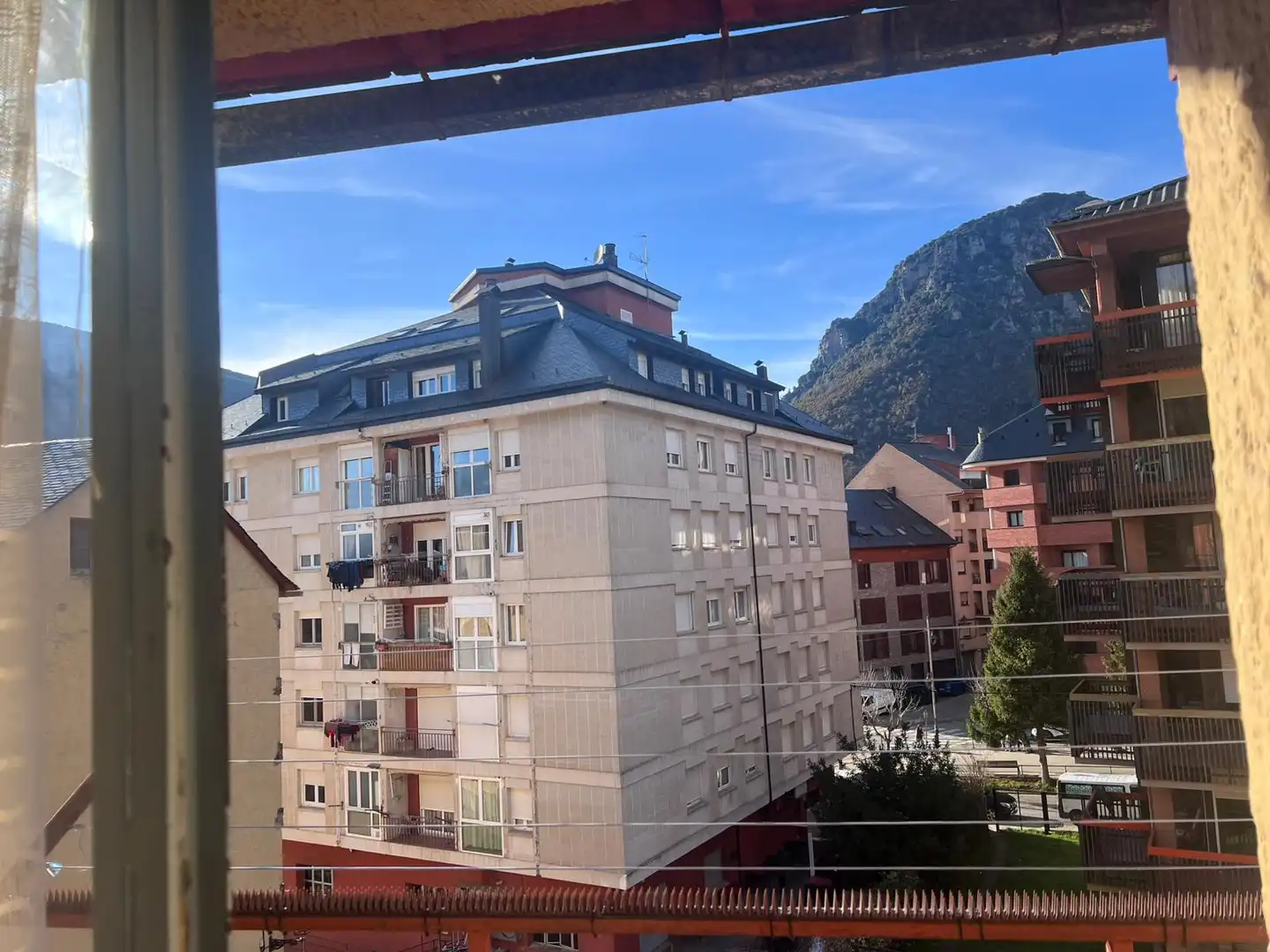 Vista exterior de Piso en venta en El Pont de Suert con Trastero, Amueblado y Balcón