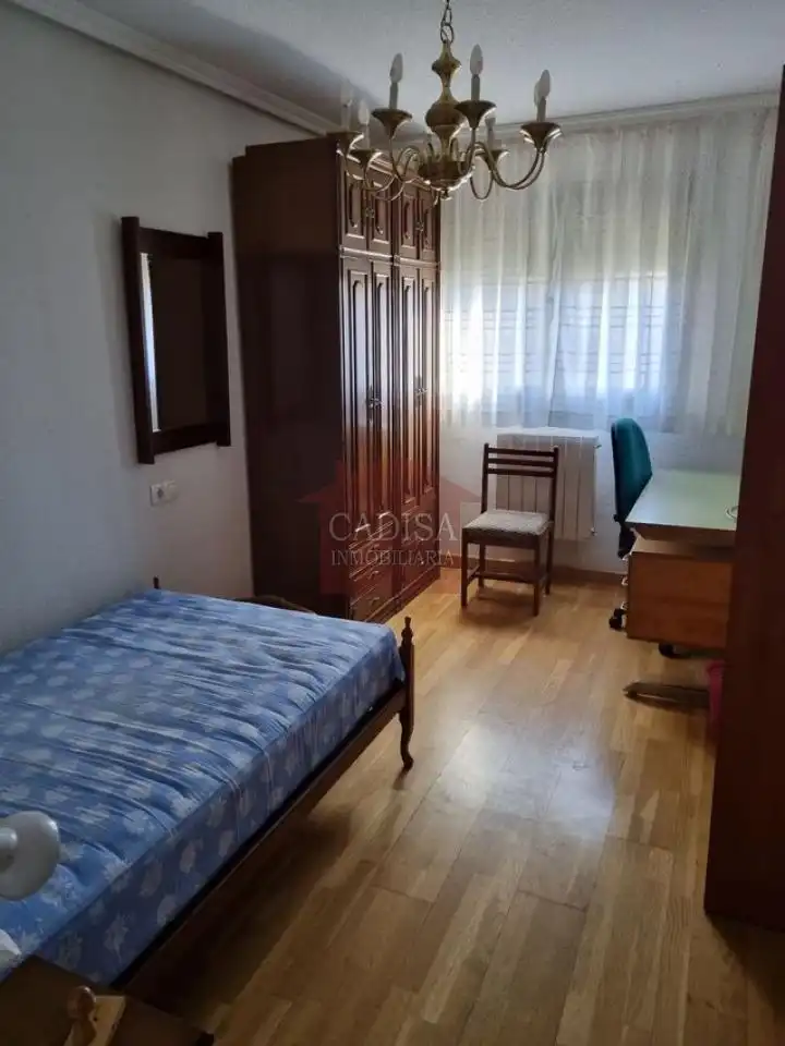 Bedroom of Flat for rent in Salamanca  with Heating, Parquet flooring and Furnished