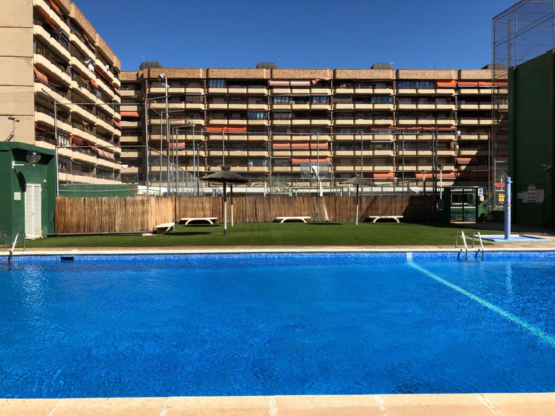 Piscina de Pis de lloguer en  Valencia Capital amb Jardí privat, Balcó i Piscina comunitària
