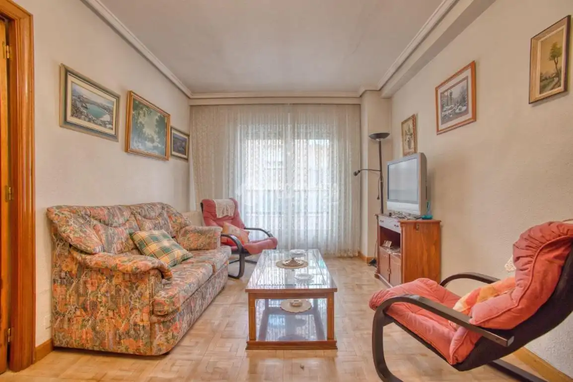 Wohnzimmer von Wohnung zum Verkauf in Salamanca mit Heizung, Abstellraum und Möbliert