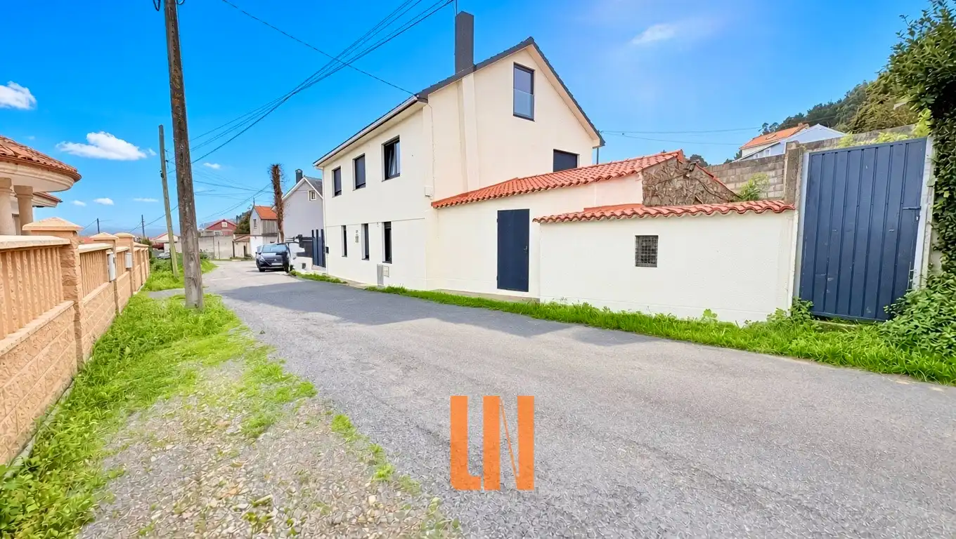 Vista exterior de Casa o xalet en venda en Carballo, A Coruña