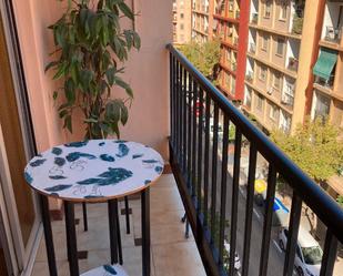 Terrassa de Pis de lloguer en  Valencia Capital amb Aire condicionat, Moblat i Forn