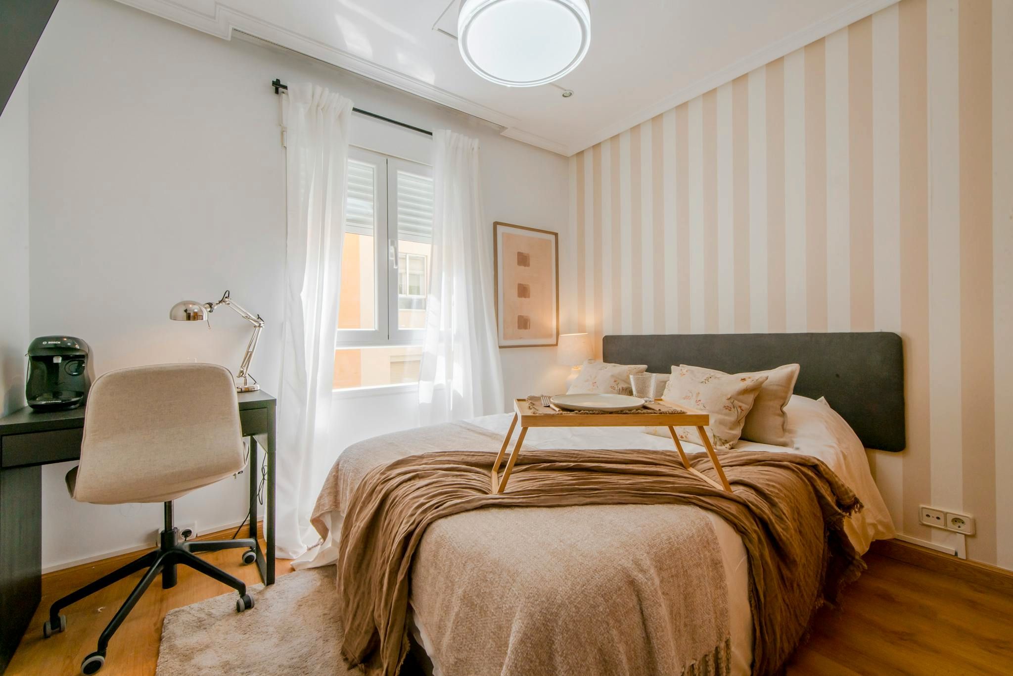 Bedroom of Flat to share in  Madrid Capital  with Heating, Washing machine and TV