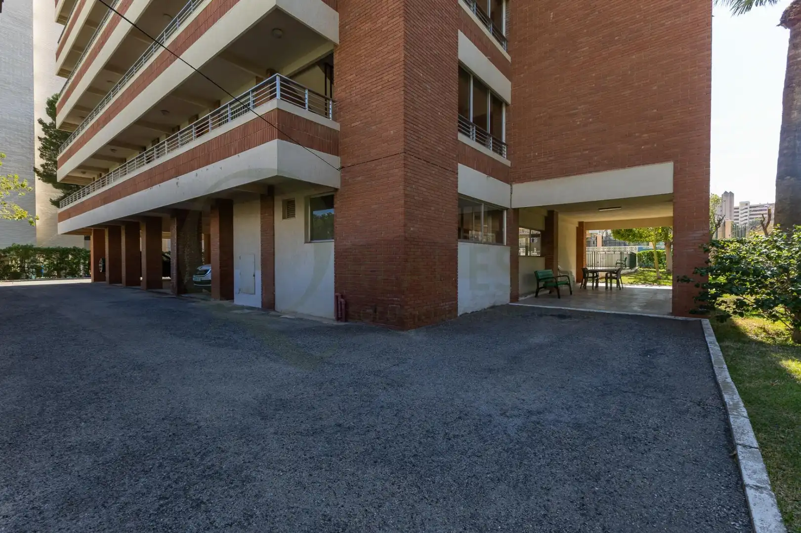 Außenansicht von Wohnung zum Verkauf in Alicante / Alacant mit Klimaanlage, Heizung und Privatgarten