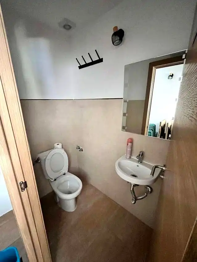 Baño de Local de alquiler en Bailén - Miraflores