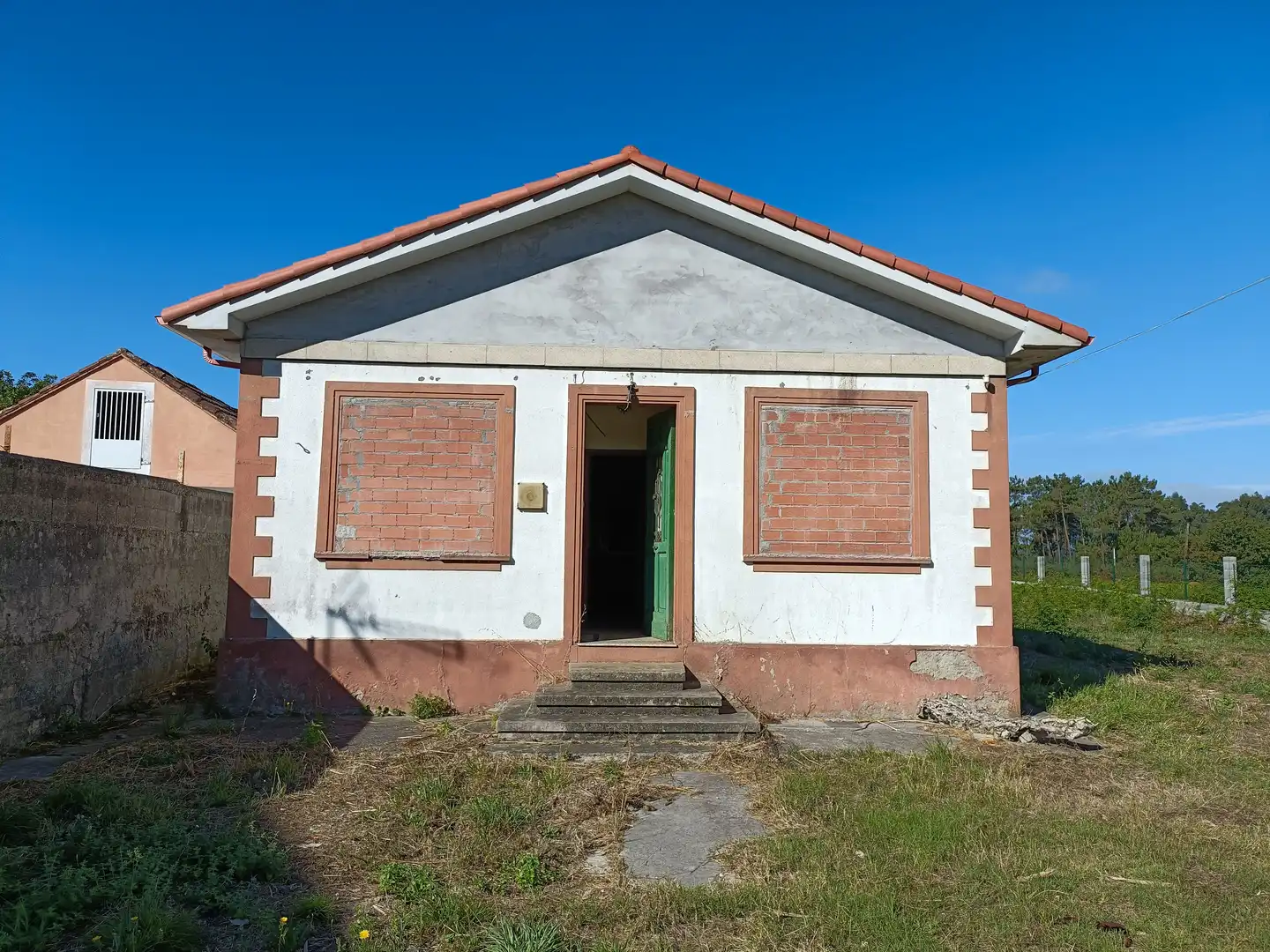 Vista exterior de Casa o xalet en venda en Bergondo amb Jardí privat i Traster