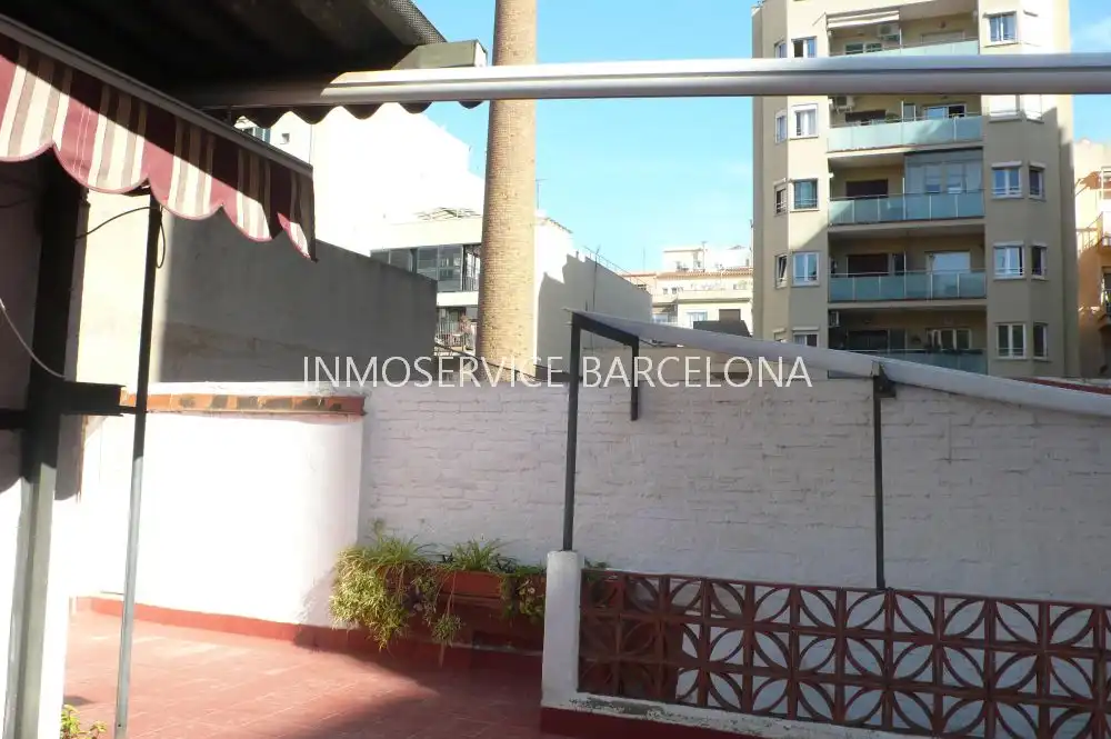 Vista exterior de Casa adosada en venta en Barcelona con Aire acondicionado, Calefacción y Terraza