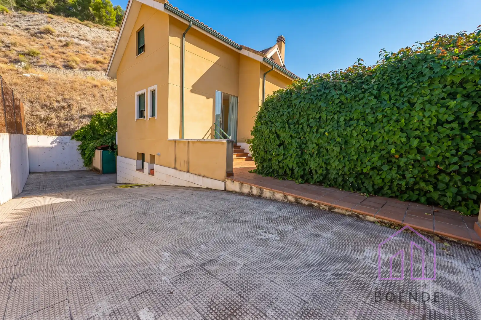 Vista exterior de Casa o xalet en venda en Rivas-Vaciamadrid amb Aire condicionat, Calefacció i Jardí privat