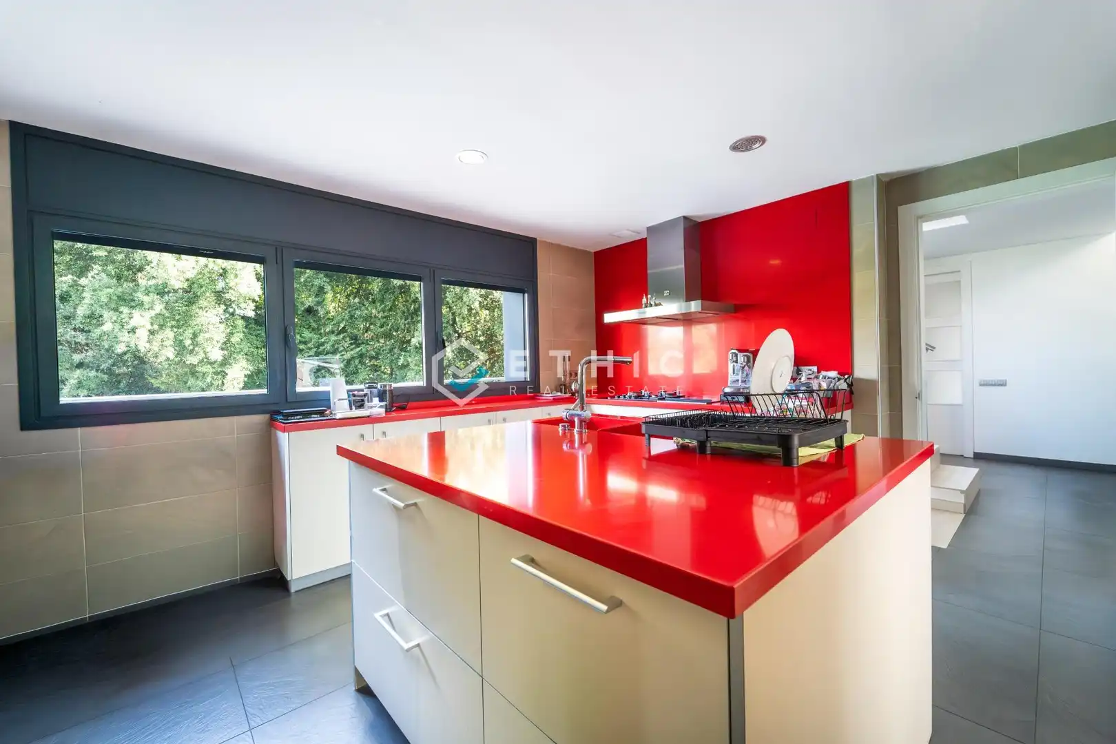 Cuina de Casa o xalet en venda en Sant Cugat del Vallès amb Aire condicionat, Jardí privat i Terrassa