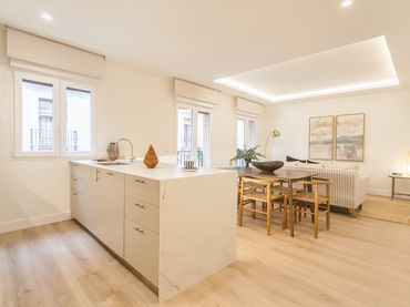 Piso con balcón en venta en Calle de la Cava Baja 40