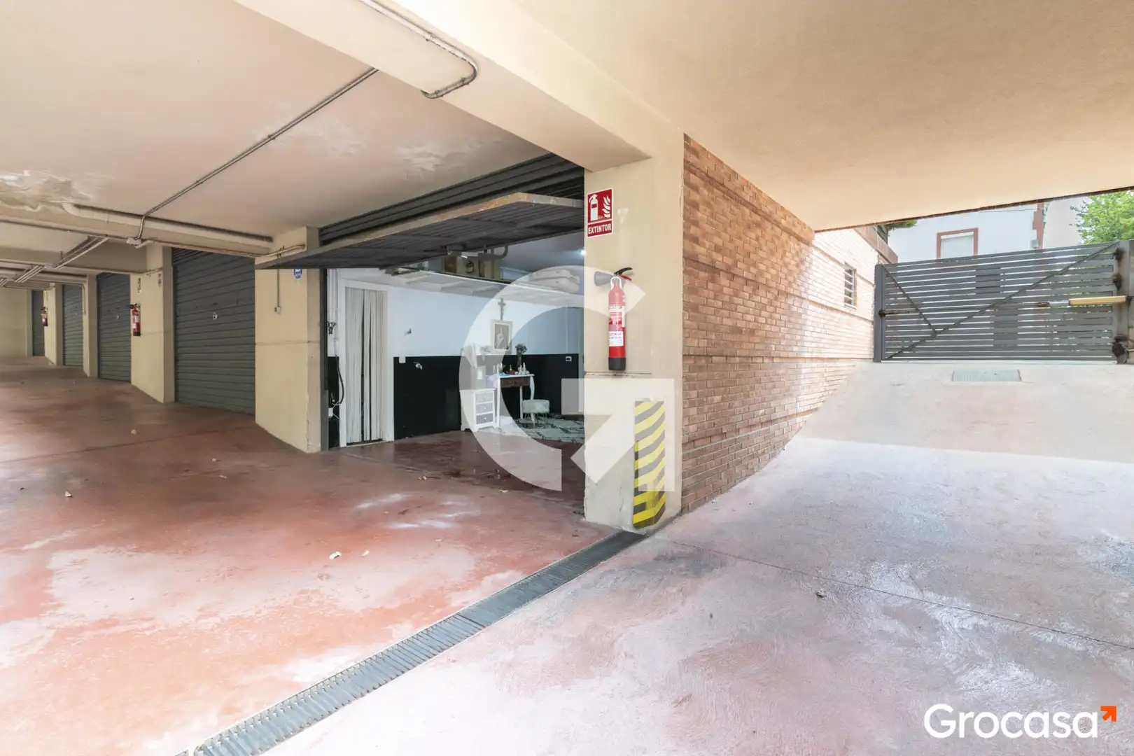 Parking de Casa adosada en venta en Sant Joan Despí con Aire acondicionado, Calefacción y Terraza