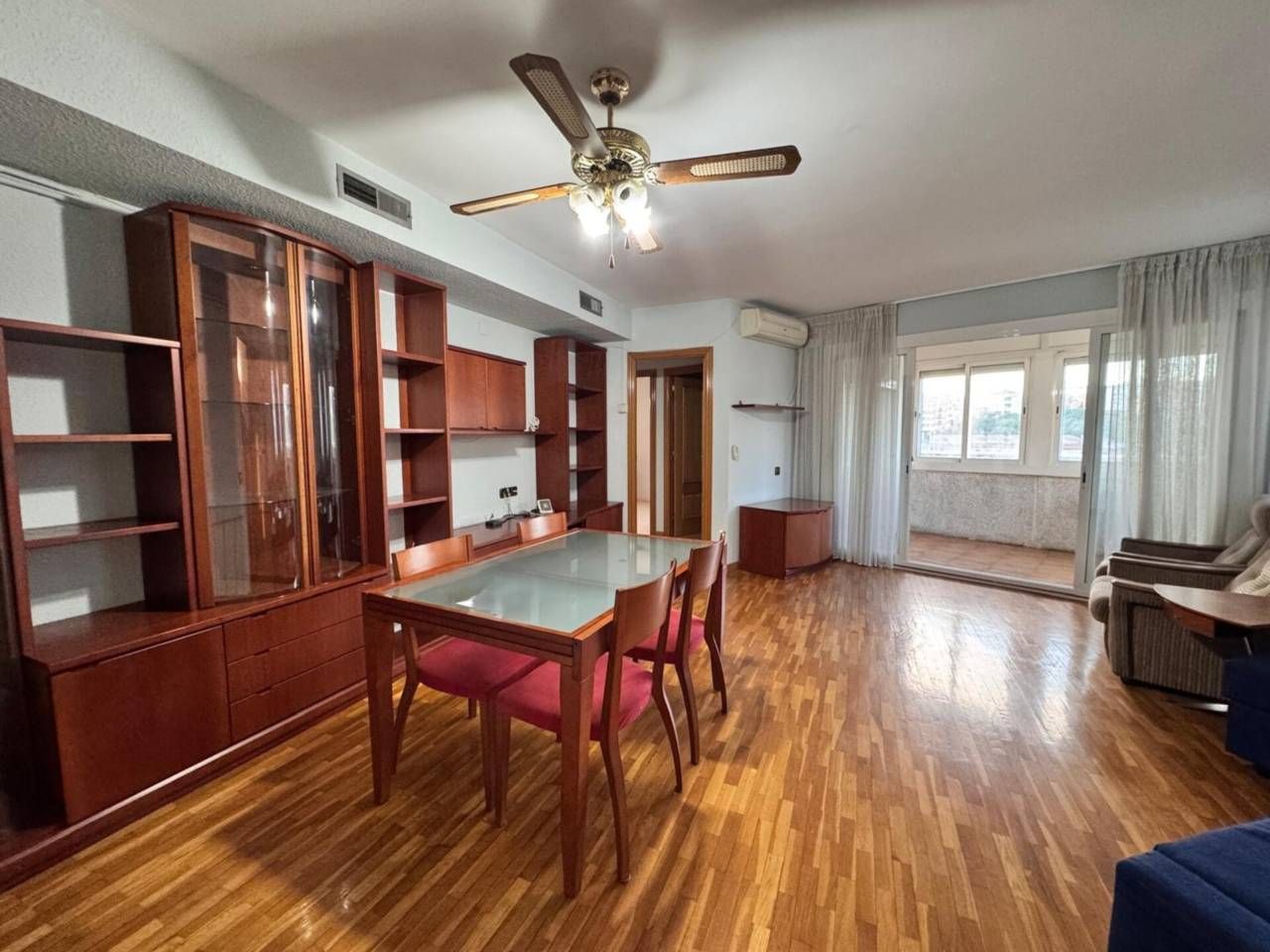 Dining room of Flat for sale in Badalona  with Air Conditioner, Heating and Parquet flooring