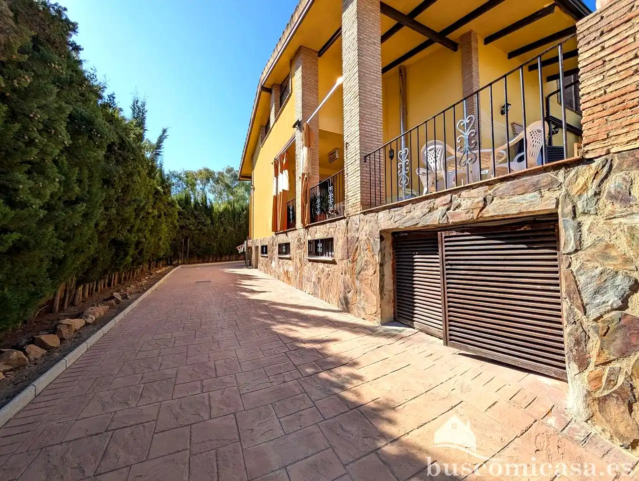 Vista exterior de Casa o xalet en venda en Linares amb Aire condicionat, Jardí privat i Terrassa