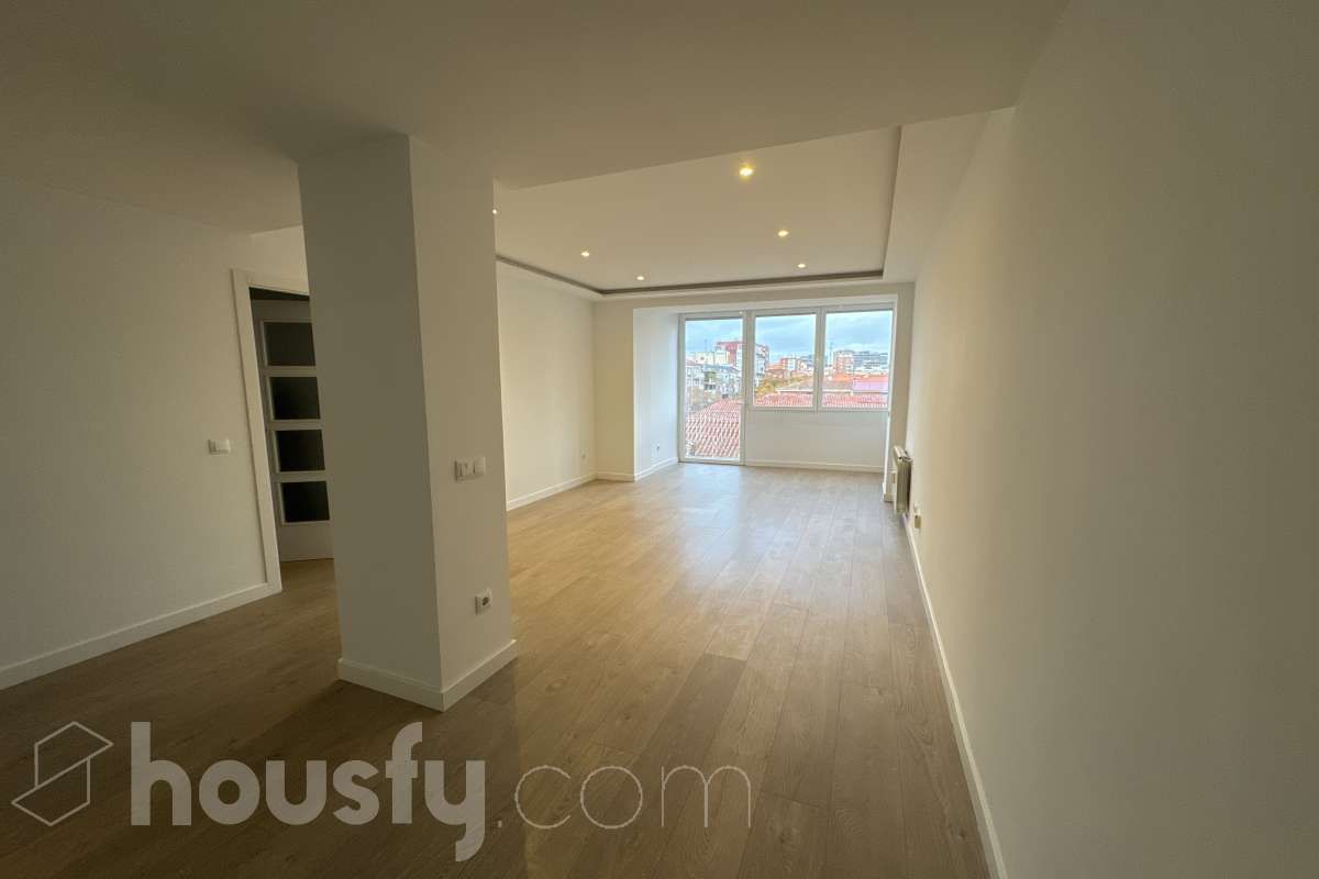 Living room of Flat to rent in  Madrid Capital  with Air Conditioner, Heating and Storage room