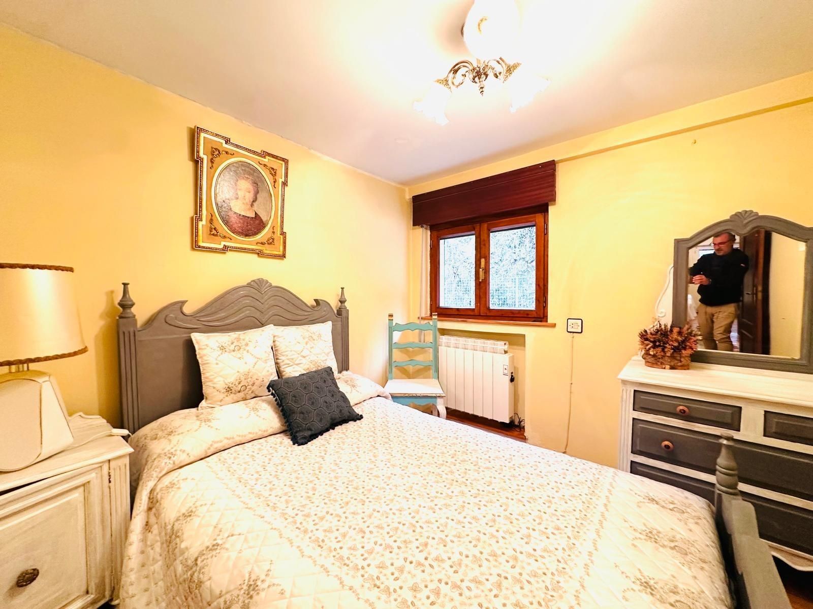 Dormitori de Casa o xalet en venda en Lena amb Calefacció i Traster