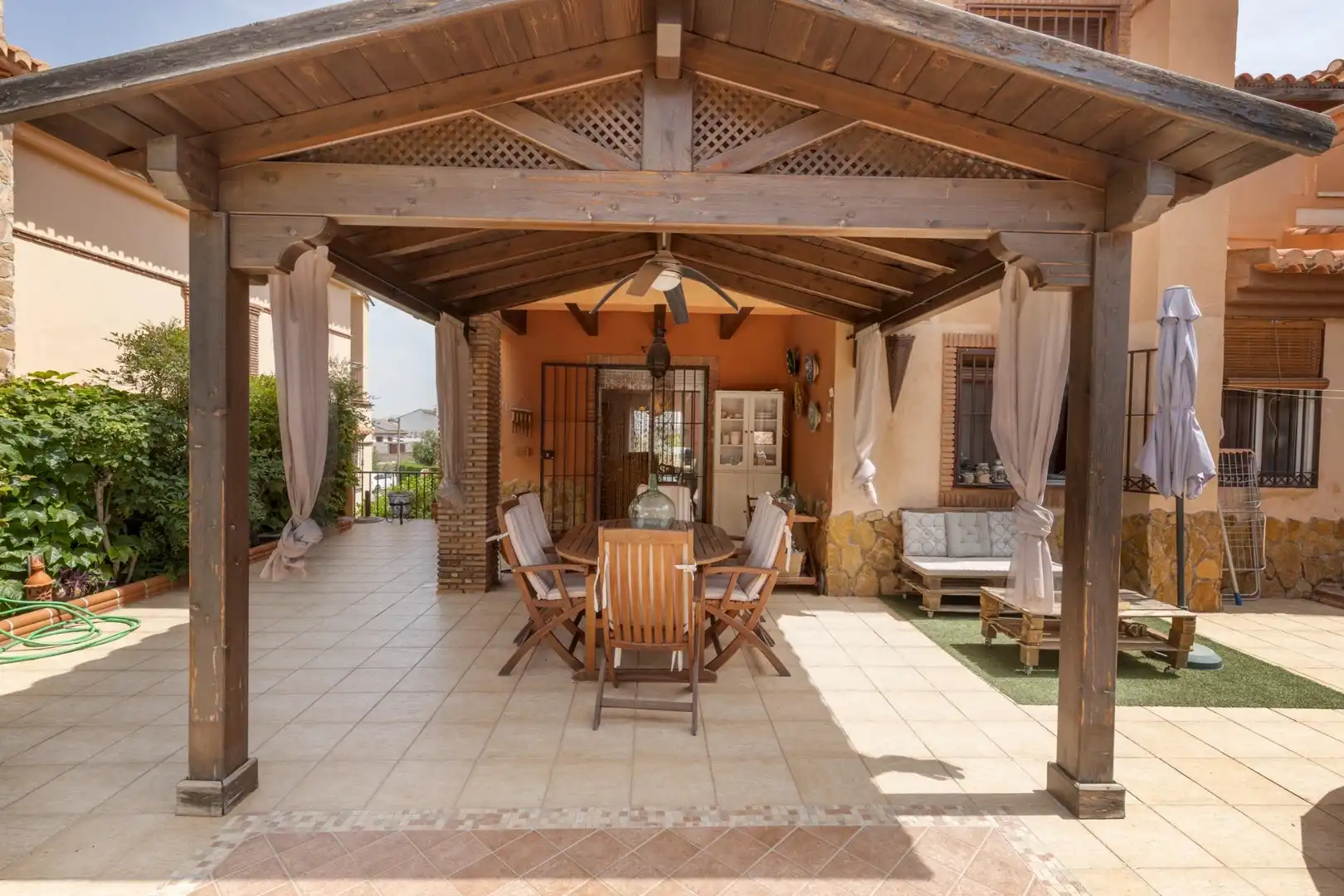 Terrassa de Casa o xalet en venda en La Zubia amb Calefacció, Jardí privat i Terrassa