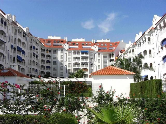 Vista exterior de Pis en venda en Marbella amb Terrassa, Moblat i Forn