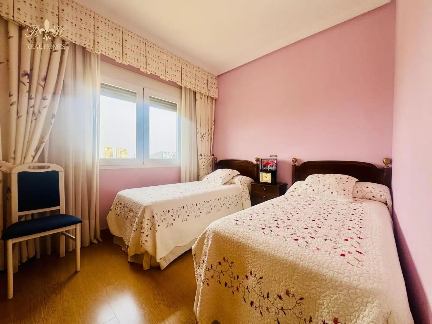 Habitación de Piso en venta en Benidorm con Aire acondicionado, Terraza y Piscina