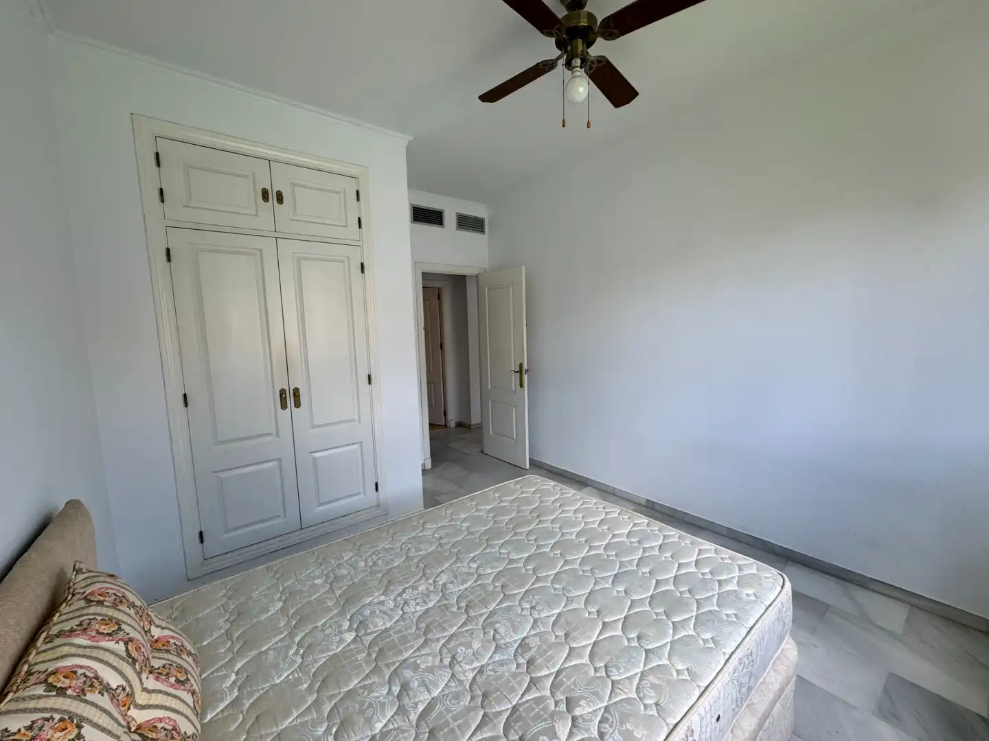 Habitación de Casa o chalet de alquiler en Espartinas con Aire acondicionado, Calefacción y Jardín privado