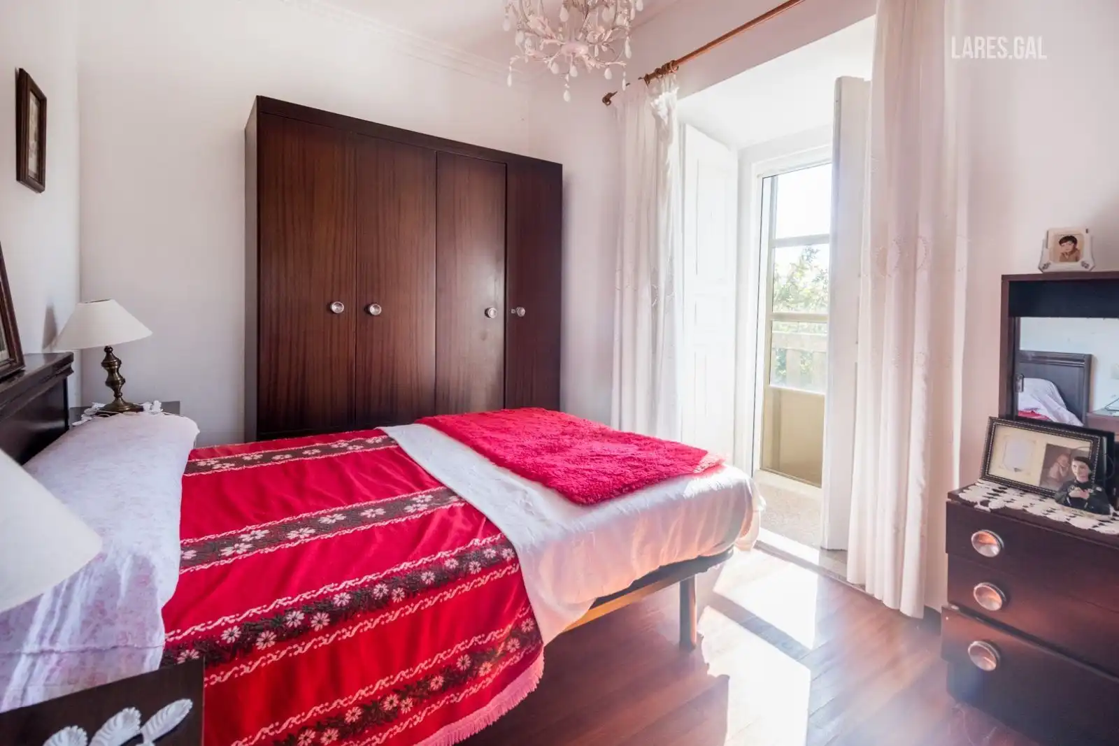 Habitación de Edificio en venta en Cangas 