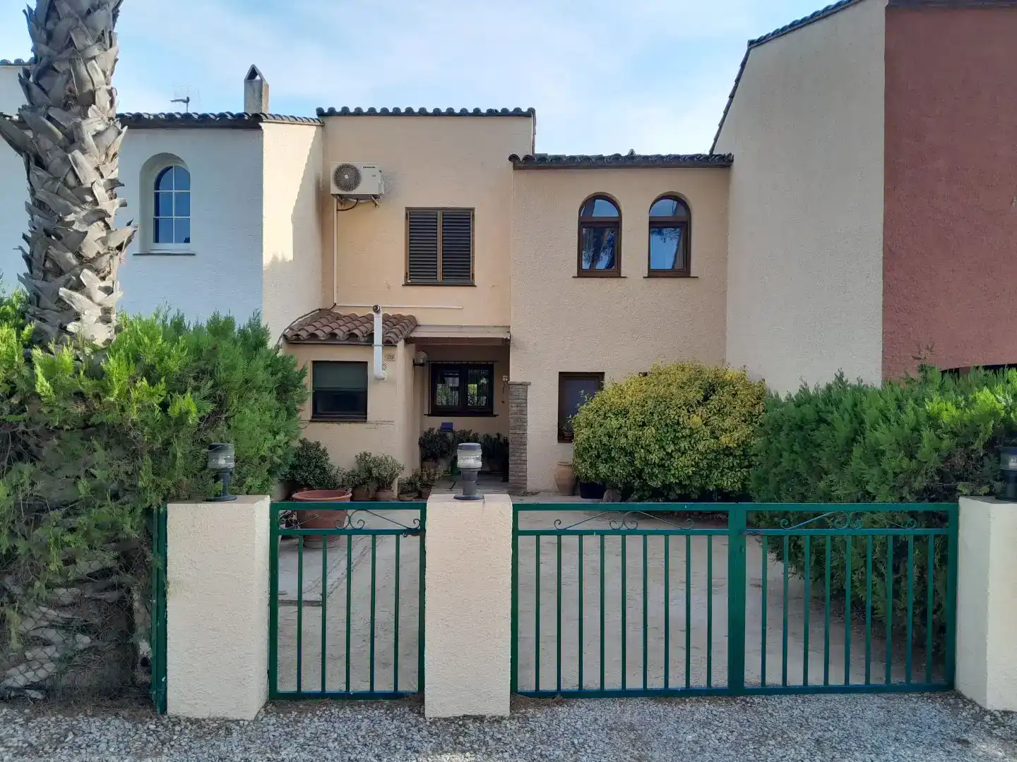 Vista exterior de Pis en venda en L'Estartit amb Aire condicionat, Jardí privat i Moblat