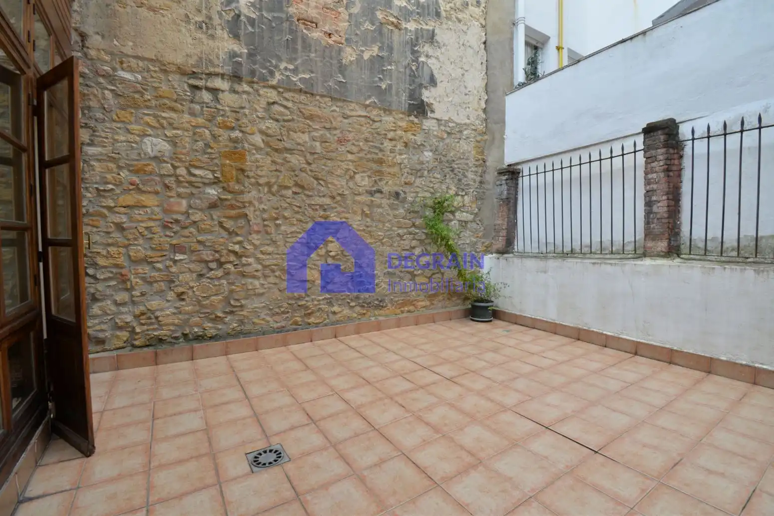 Terraza de Piso en venta en Oviedo  con Parquet, Terraza y Trastero