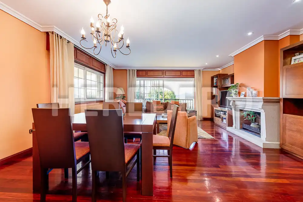 Comedor de Casa o chalet en venta en Vigo  con Calefacción, Jardín privado y Terraza