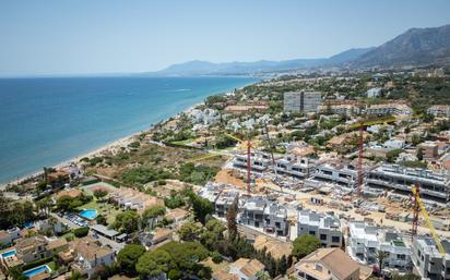 Vista exterior de Casa o xalet en venda en Marbella amb Piscina