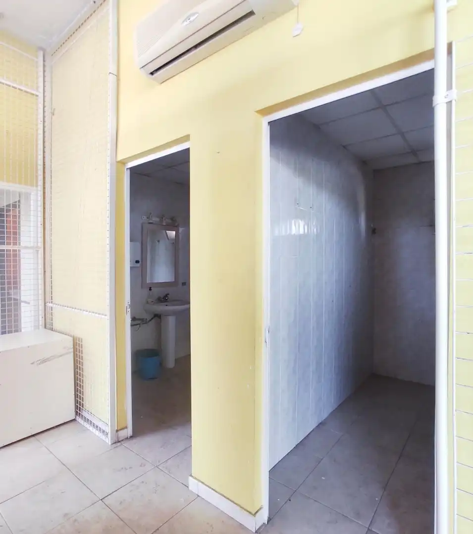 Baño de Nave industrial de alquiler en Siero con Calefacción