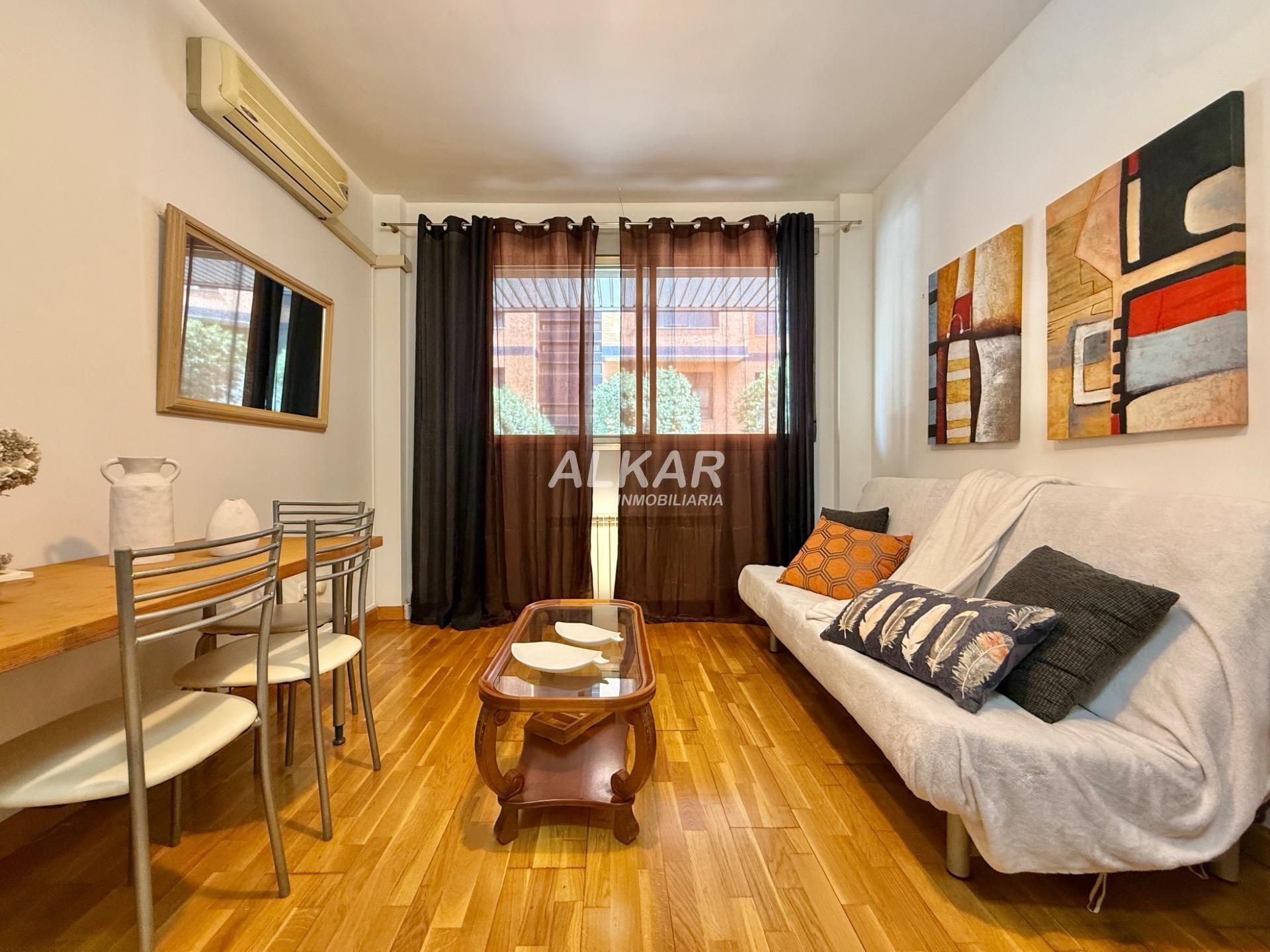 Living room of Flat for sale in Tudela  with Heating, Parquet flooring and Storage room