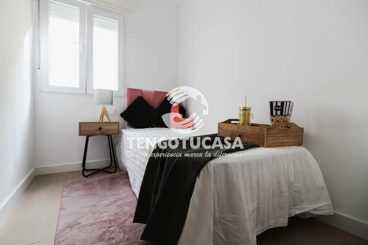 Bedroom of Flat for sale in Madrid  with Air Conditioner, Heating and Furnished