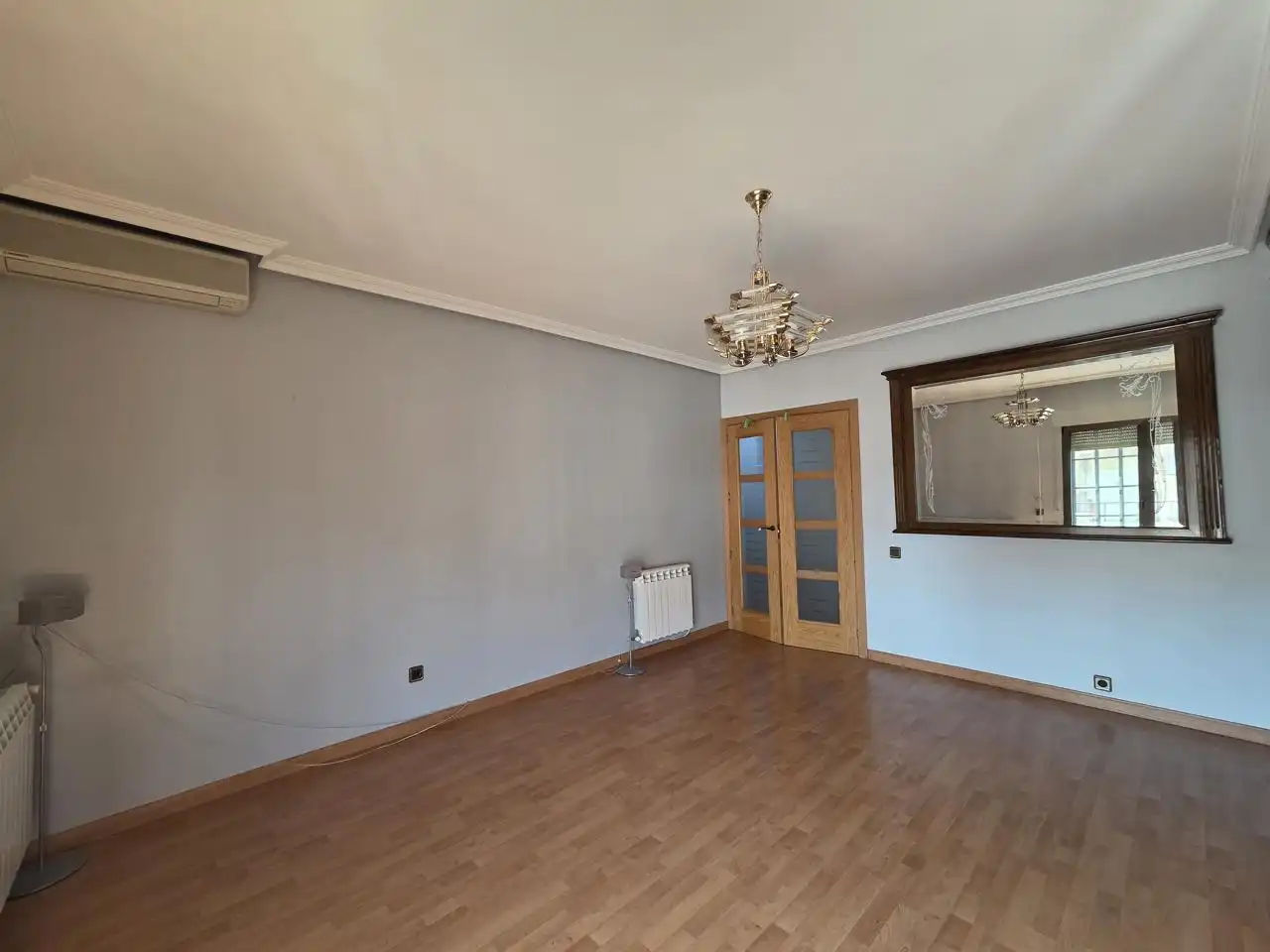 Living room of Flat for rent in Loeches  with Air Conditioner and Heating