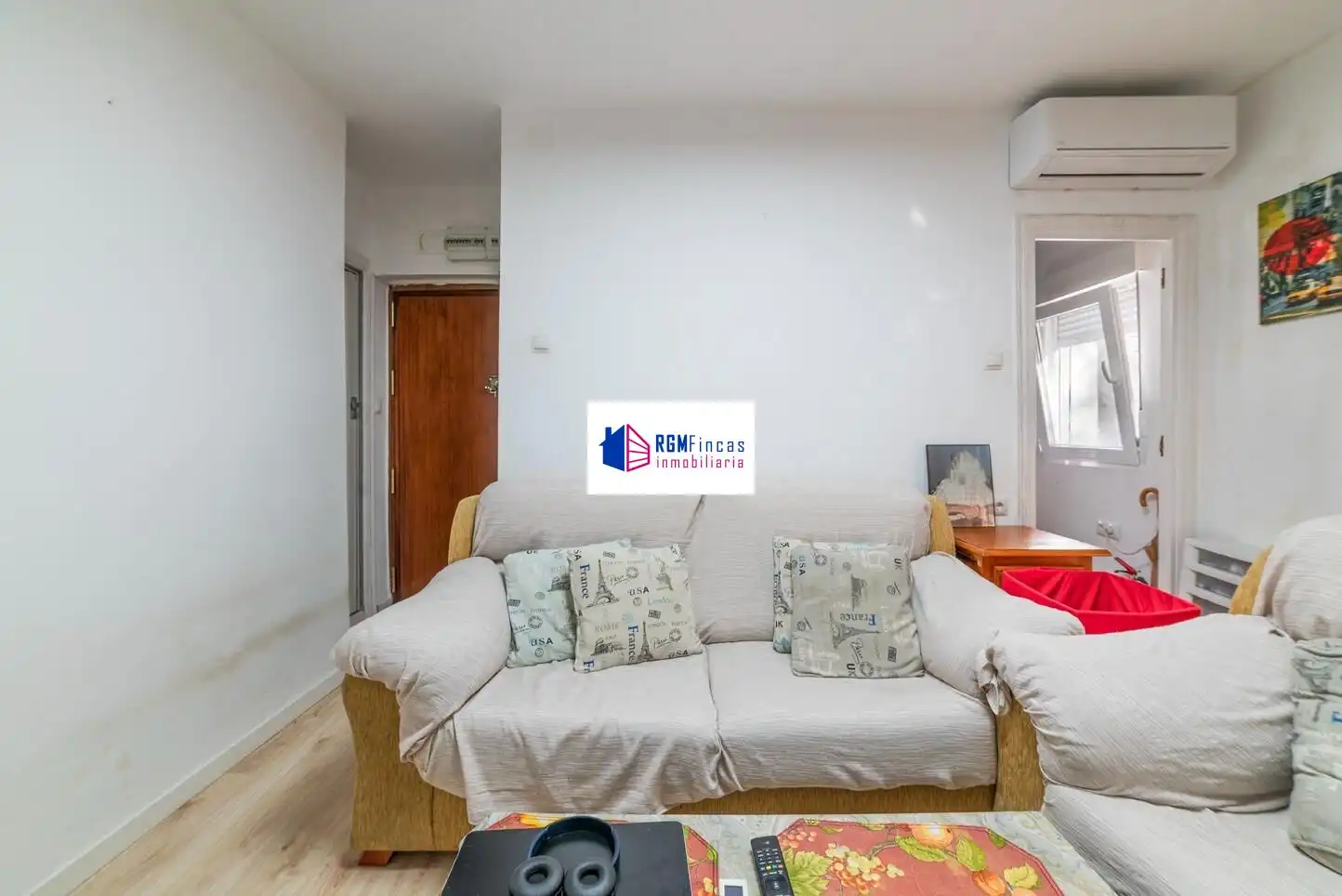 Living room of Flat for sale in  Sevilla Capital  with Air Conditioner
