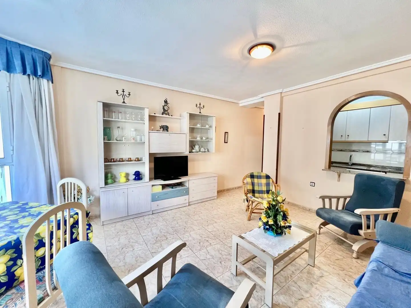 Wohnzimmer von Wohnungen zum Verkauf in Torrevieja mit Klimaanlage, Heizung und Möbliert