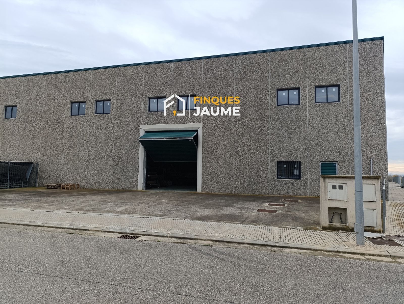 Nau industrial en venda a CARRER B, Alcarràs