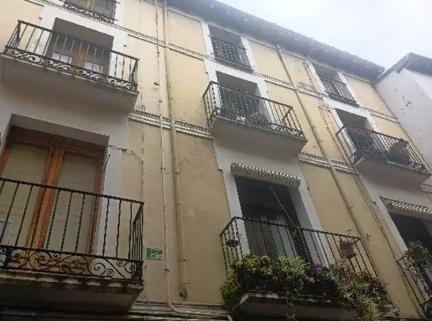 Vista exterior de Piso en venta en Huesca
