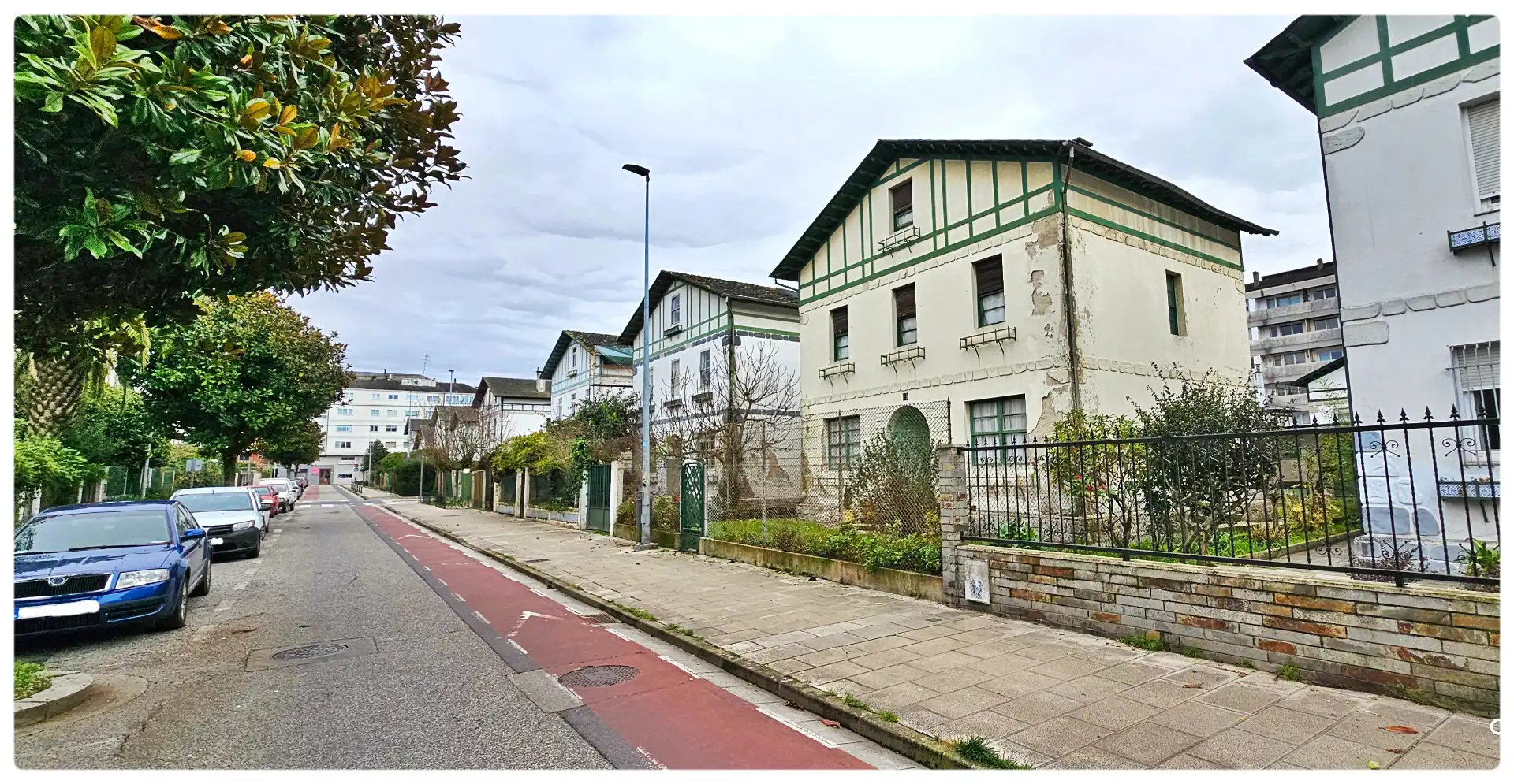 Vista exterior de Casa o xalet en venda en Lugo amb Jardí privat, Parquet i Traster
