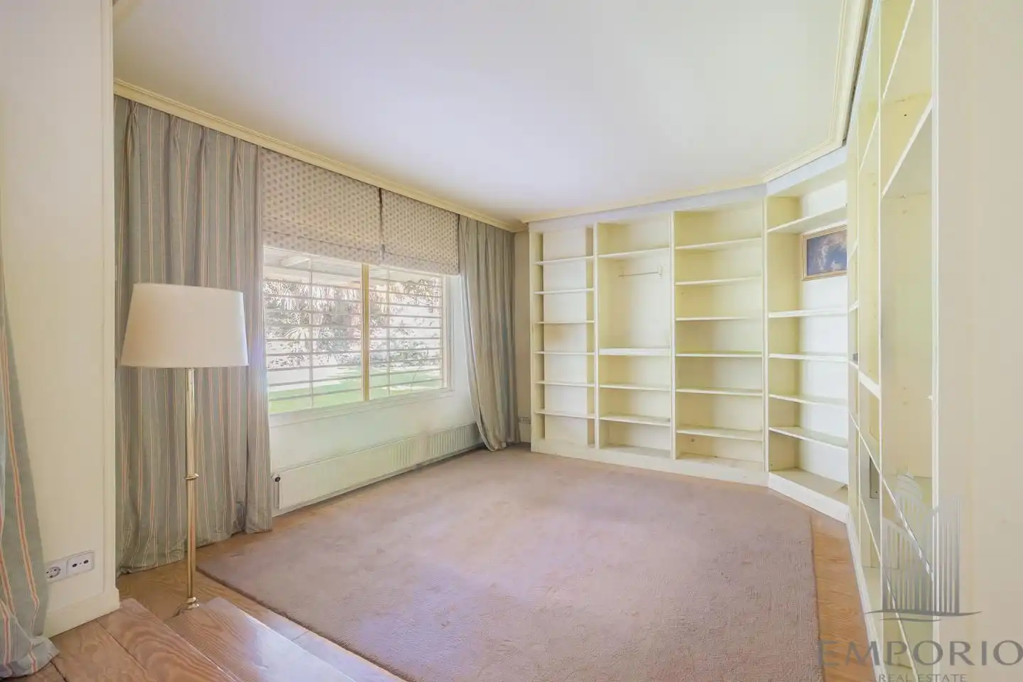 Sala d'estar de Casa adosada en venda en Madrid amb Aire condicionat, Calefacció i Jardí privat