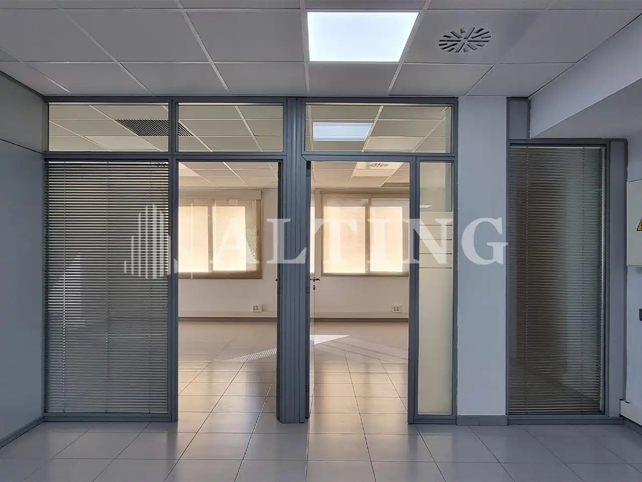Office space with lift to rent in Entença, imagen 9