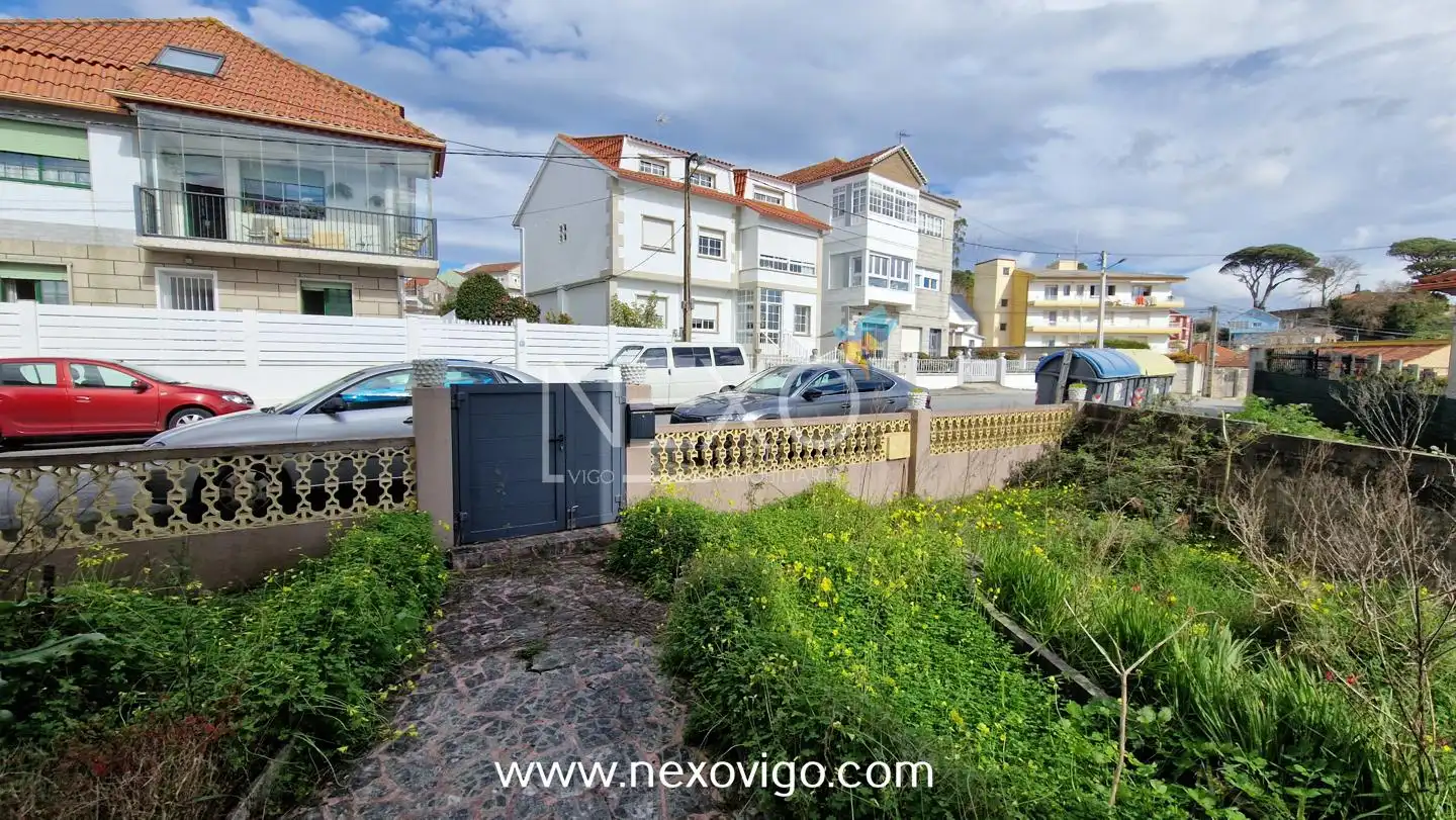 Casa o xalet en venda en Cangas  amb Calefacció, Jardí privat i Parquet