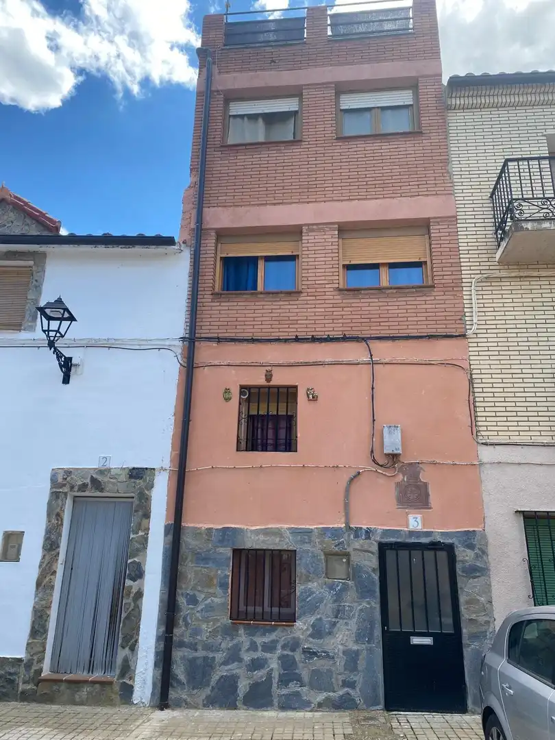Vista exterior de Finca rústica en venda en Villanueva de Jiloca amb Jardí privat