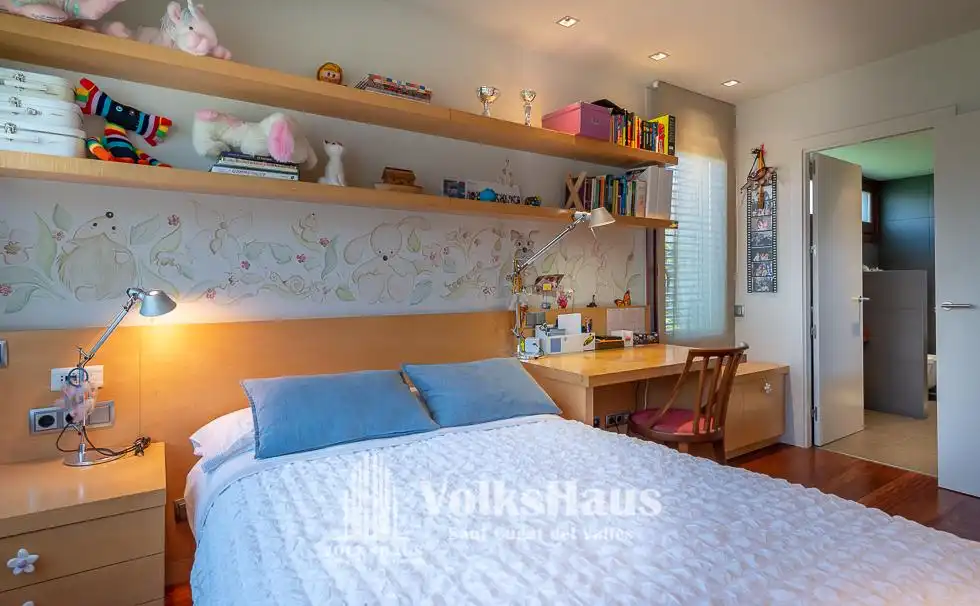Schlafzimmer von Haus oder Chalet zum Verkauf in Sant Cugat del Vallès mit Klimaanlage, Heizung und Privatgarten