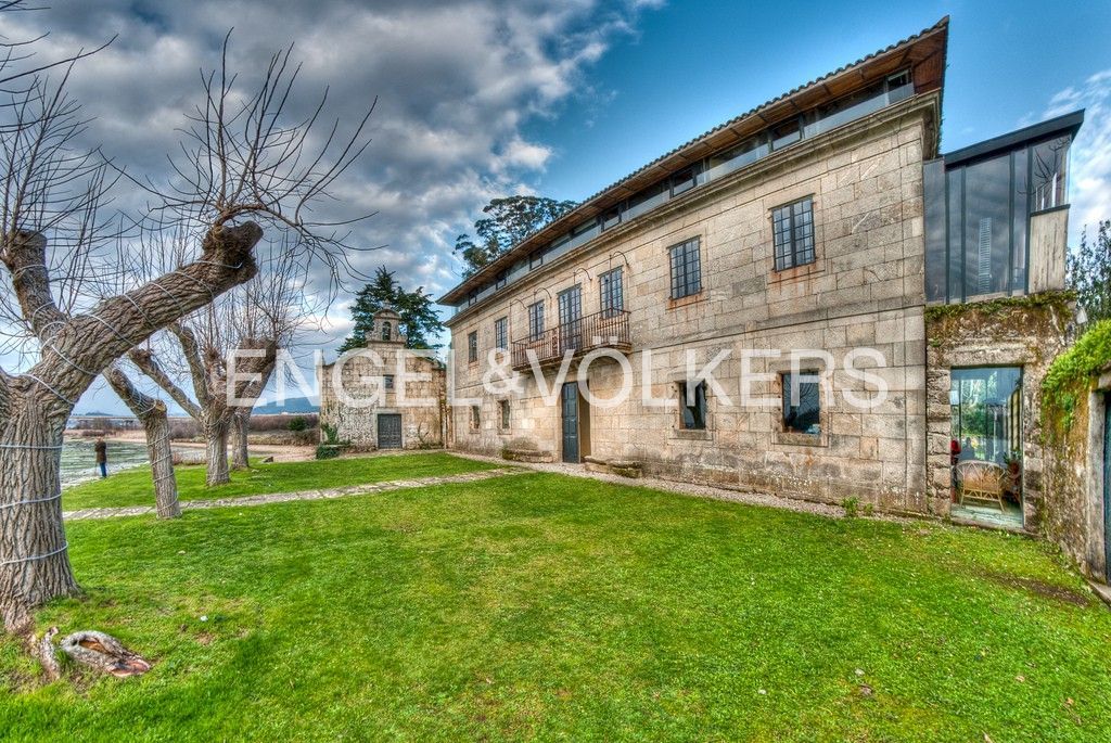 Vista exterior de Finca rústica en venda en Neda amb Calefacció, Jardí privat i Traster