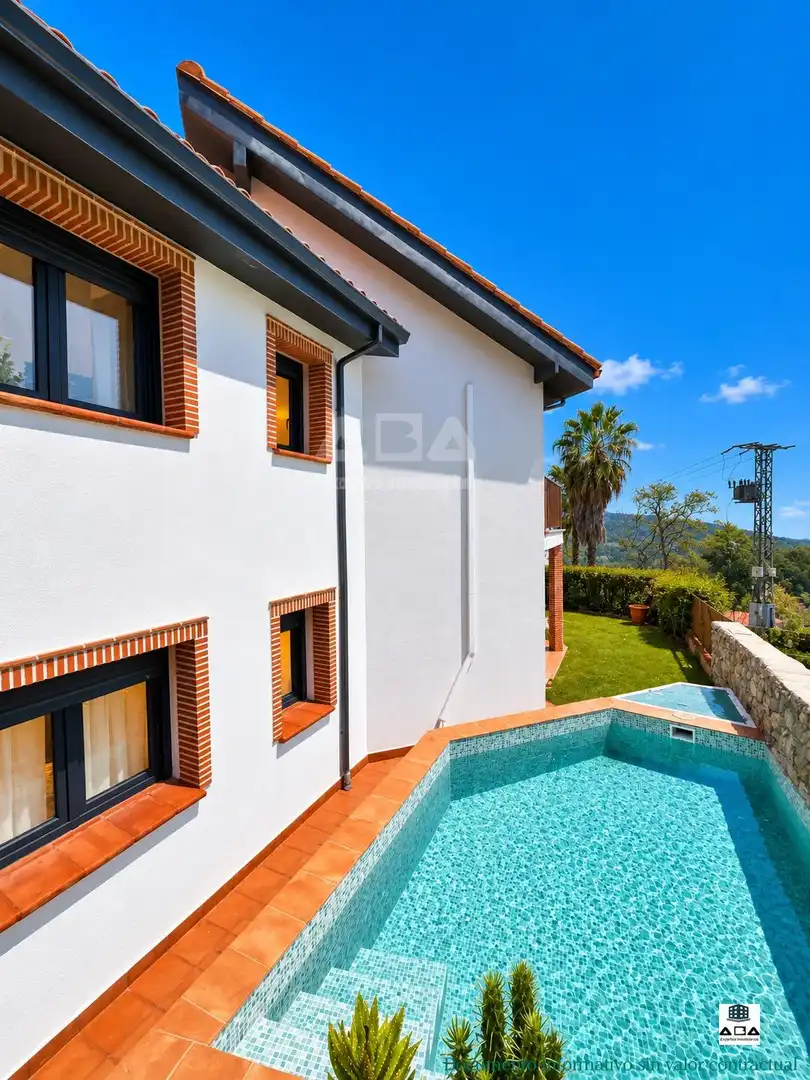 Vista exterior de Casa o xalet en venda en Poyales del Hoyo amb Calefacció, Jardí privat i Terrassa