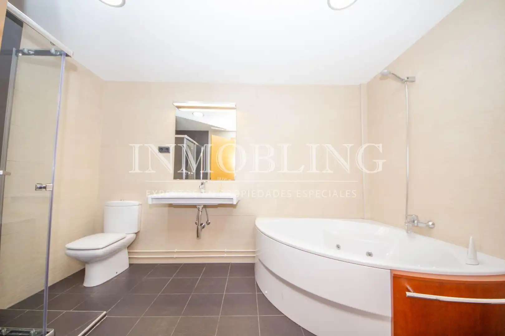 Baño de Piso de alquiler en Mataró con Aire acondicionado, Calefacción y Parquet