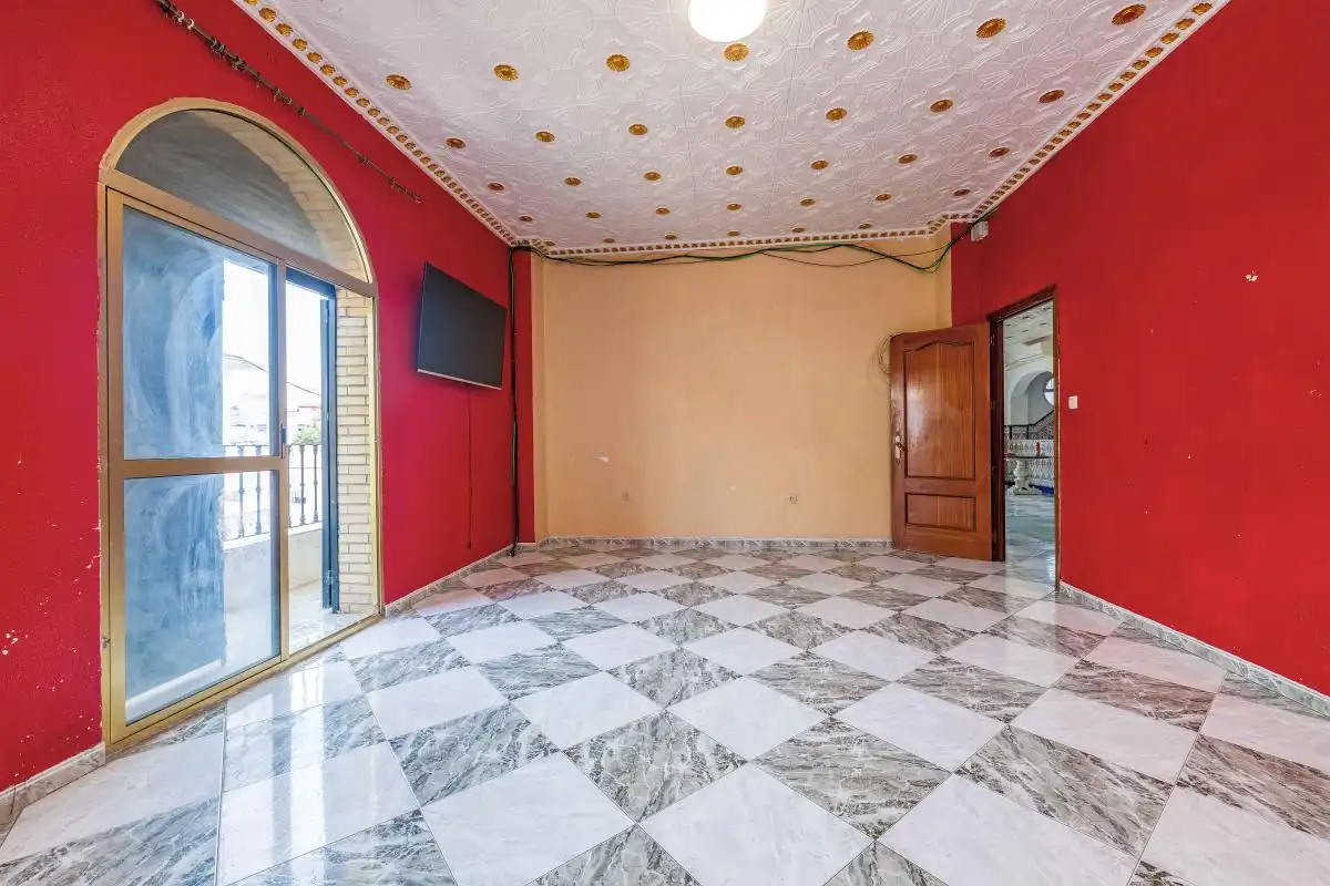 Casa adosada en venda en Sevilla amb Calefacció